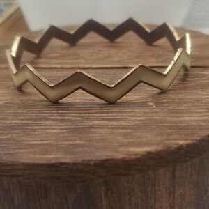 B2425 eggshell cream zig zag‎ bracelet